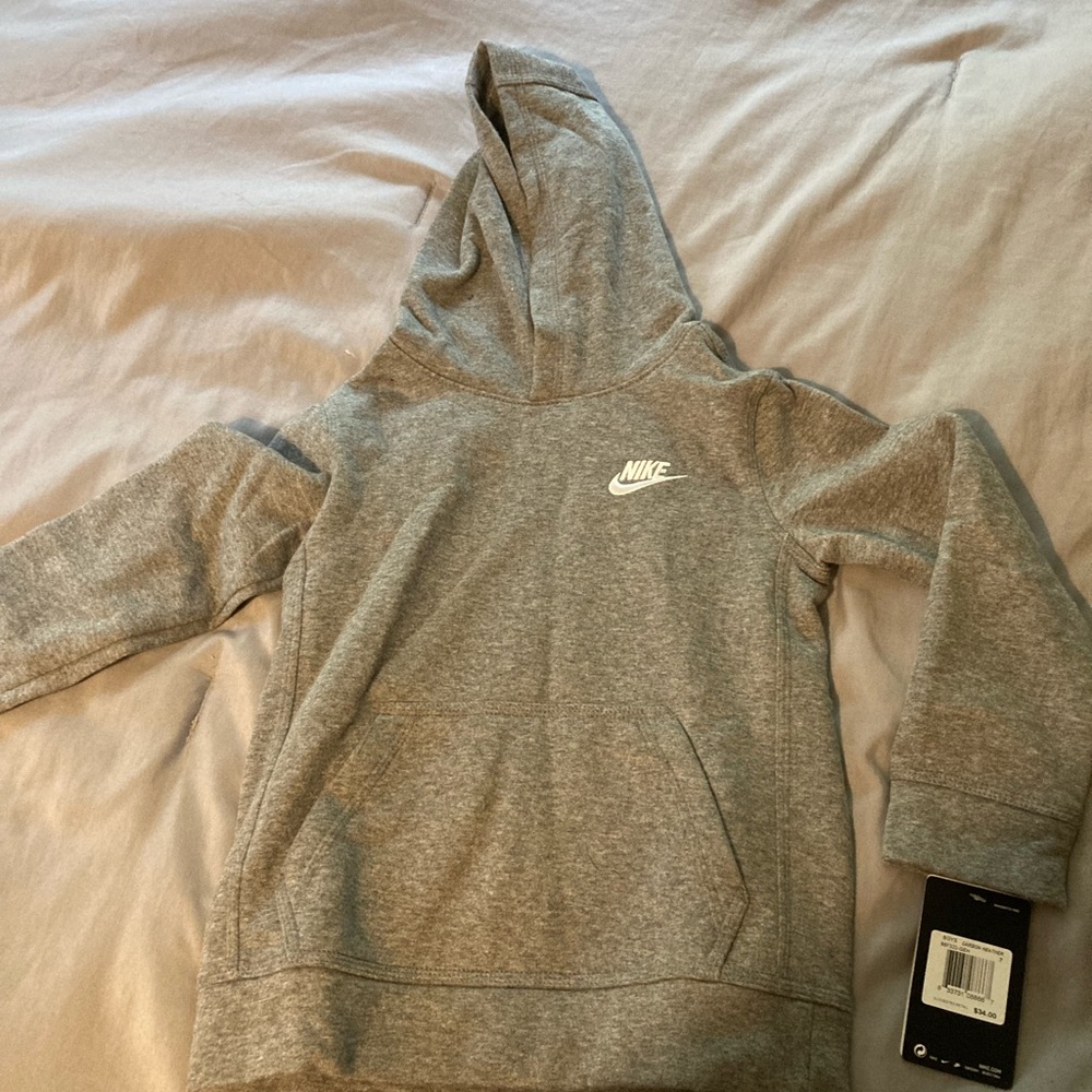 BNWT boys size 7 Nike hoodie